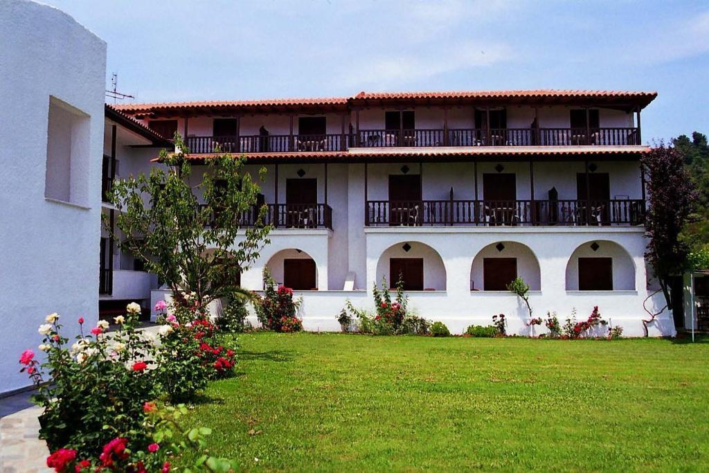 Golden Beach Koukounaries Exterior photo