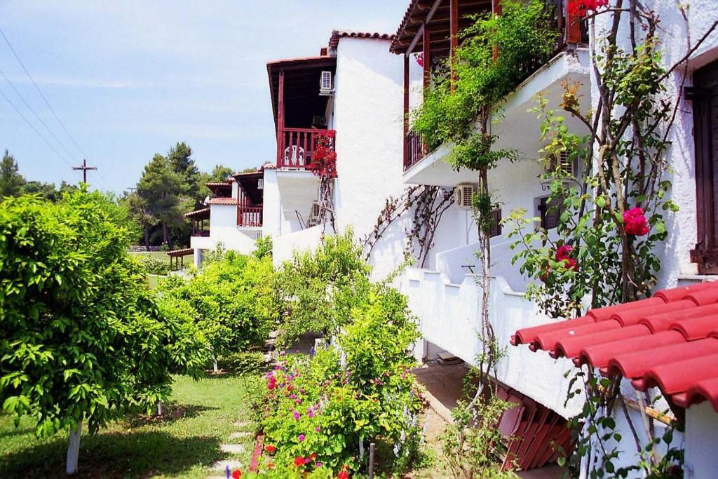 Golden Beach Koukounaries Exterior photo