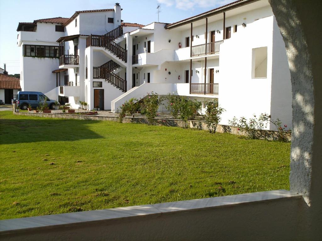 Golden Beach Koukounaries Exterior photo