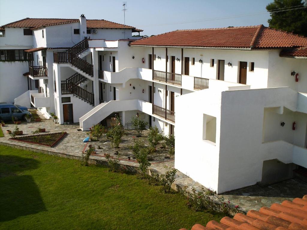 Golden Beach Koukounaries Exterior photo